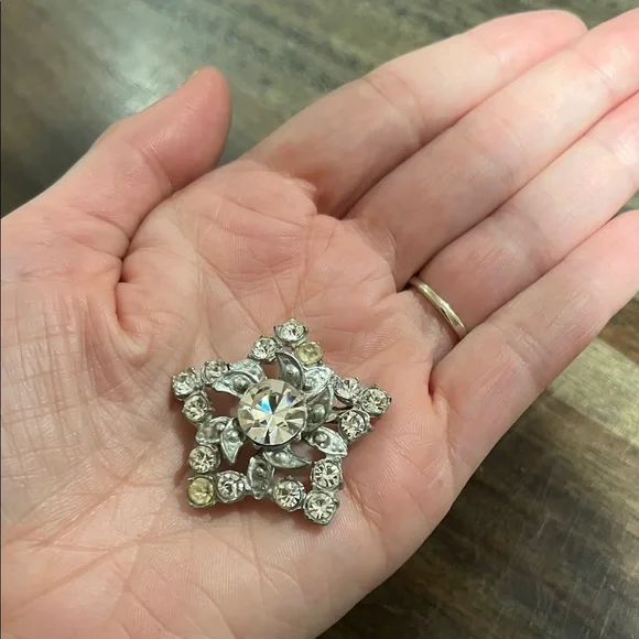 Vintage Star Rhinestone Brooch - Picture 4 of 5